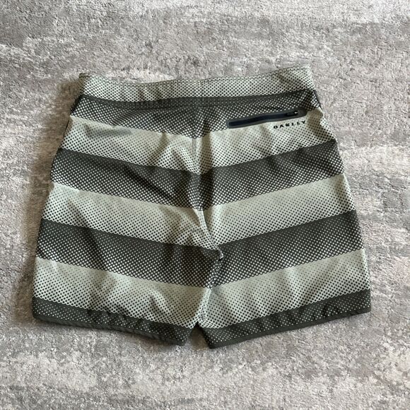Oakley Board Shorts Mens 36 Performance Fit Swimming Surf Green Swim Trunks - Picture 6 of 7